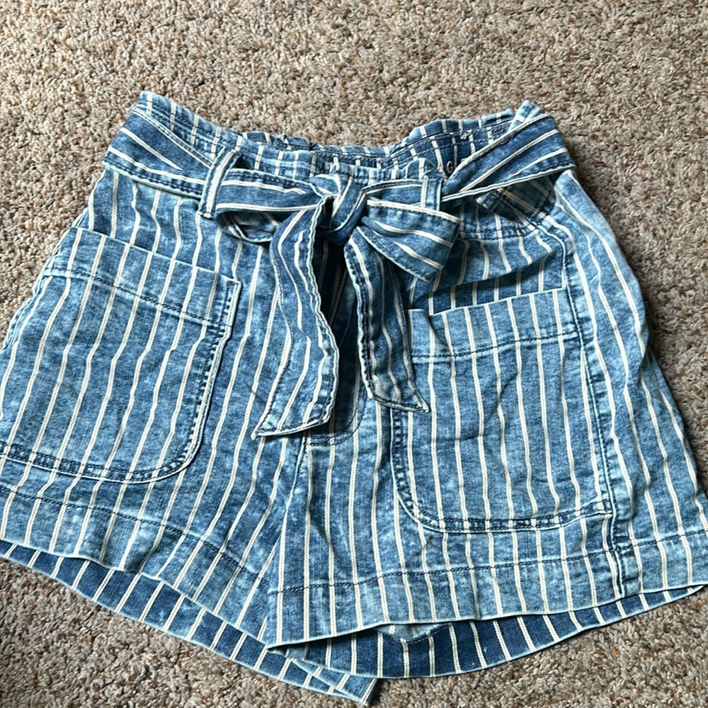 Distressed Jean shorts, American Eagle size 4, worn a few times.